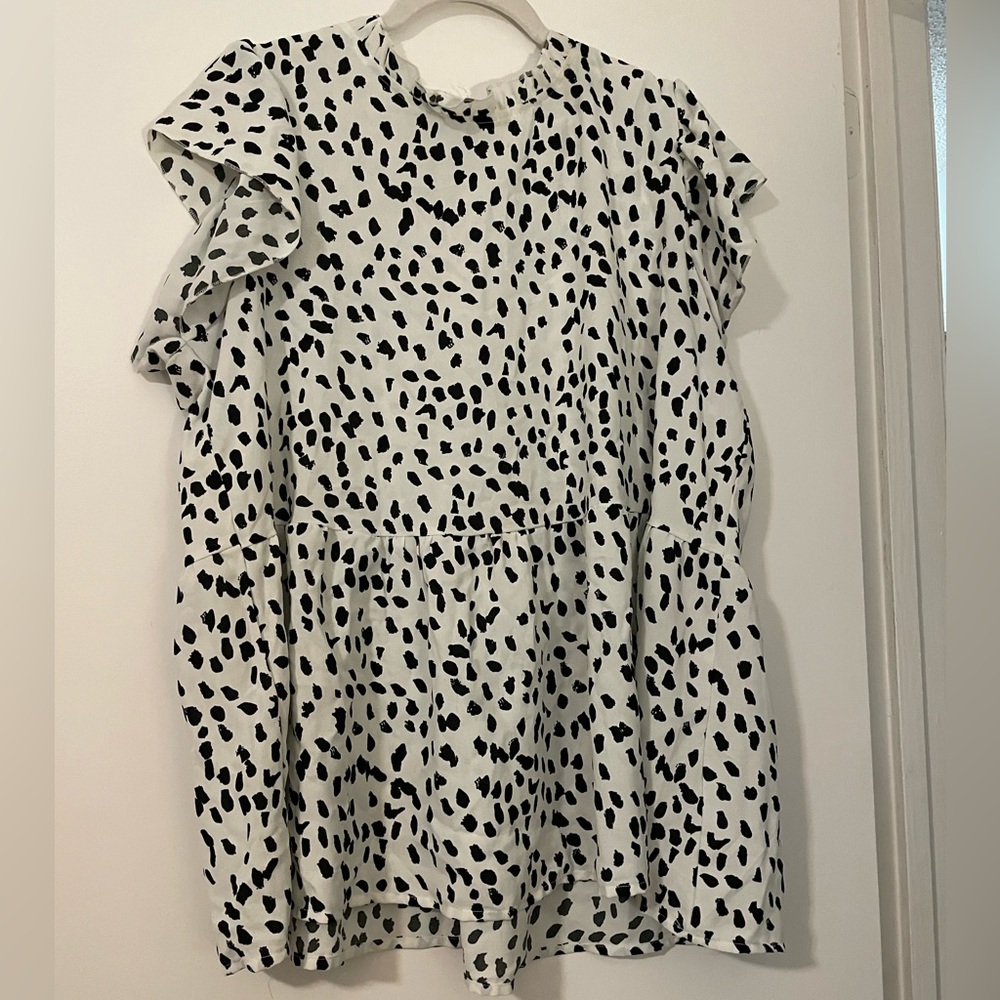 Black and white spotted top size XXL